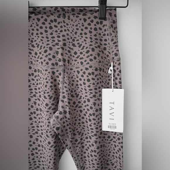 TAVI High Waisted 7/8 Legging NWT - Picture 5 of 9